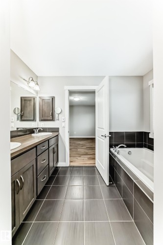 Edmonton, AB - Indoor Photo Showing Bathroom