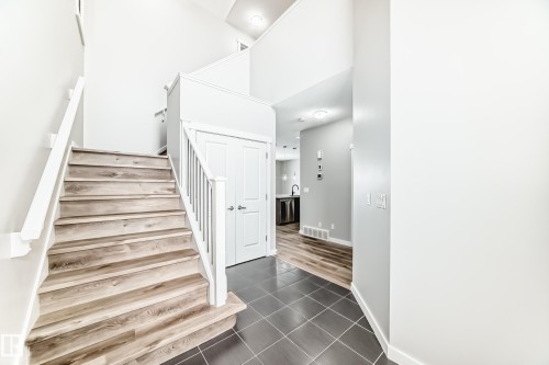 Edmonton, AB - Indoor Photo Showing Other Room