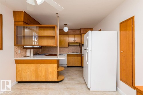 9850 81 Avenue, Edmonton, AB - Indoor Photo Showing Kitchen