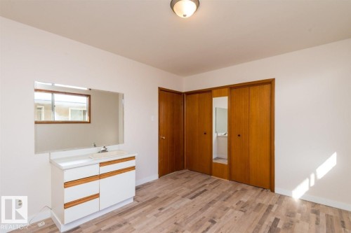 9850 81 Avenue, Edmonton, AB - Indoor Photo Showing Other Room
