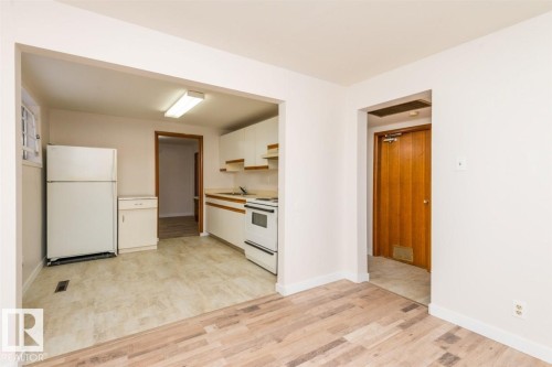 9850 81 Avenue, Edmonton, AB - Indoor Photo Showing Kitchen