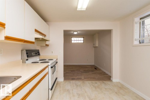 9850 81 Avenue, Edmonton, AB - Indoor Photo Showing Kitchen