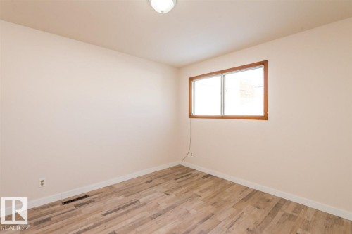 9850 81 Avenue, Edmonton, AB - Indoor Photo Showing Other Room
