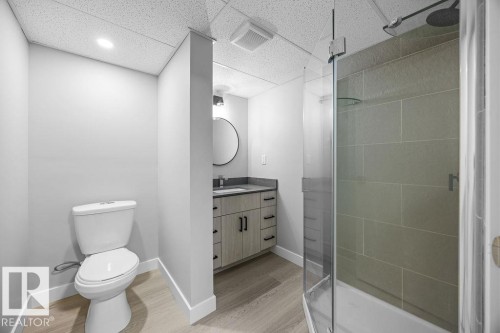 10458 166 Street, Edmonton, AB - Indoor Photo Showing Bathroom