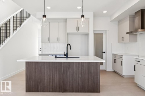 1525 Grant Way, Edmonton, AB - Indoor Photo Showing Kitchen With Upgraded Kitchen