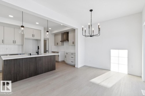 1525 Grant Way, Edmonton, AB - Indoor Photo Showing Kitchen With Upgraded Kitchen