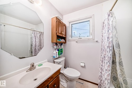 13444 61 Street, Edmonton, AB - Indoor Photo Showing Bathroom