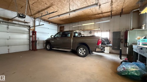 13444 61 Street, Edmonton, AB - Indoor Photo Showing Garage