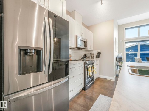 225 Southfork Drive, Leduc, AB - Indoor Photo Showing Kitchen With Stainless Steel Kitchen With Upgraded Kitchen