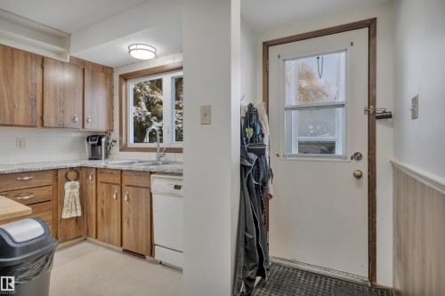 4314 39 Avenue, Leduc, AB - Indoor Photo Showing Kitchen With Double Sink
