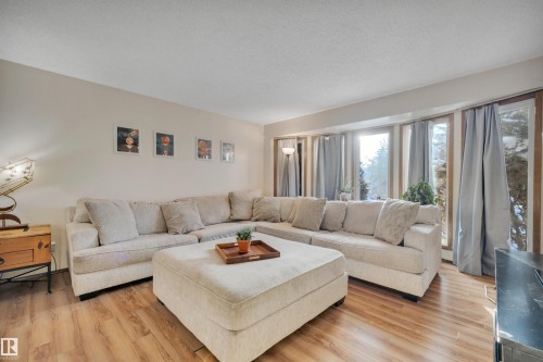4314 39 Avenue, Leduc, AB - Indoor Photo Showing Living Room
