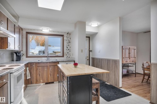 4314 39 Avenue, Leduc, AB - Indoor Photo Showing Kitchen