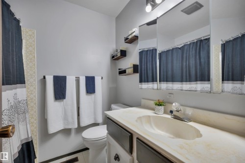 4314 39 Avenue, Leduc, AB - Indoor Photo Showing Bathroom