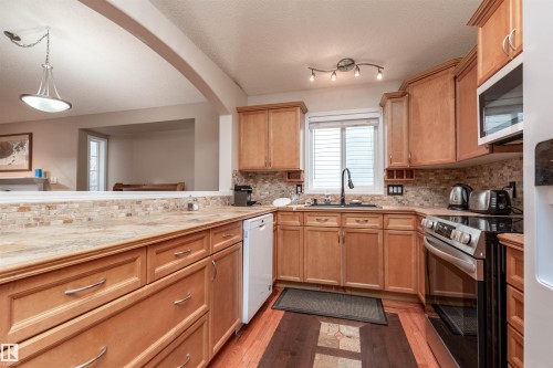 33 Eldorado Drive, St. Albert, AB - Indoor Photo Showing Kitchen
