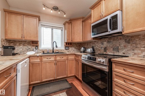 33 Eldorado Drive, St. Albert, AB - Indoor Photo Showing Kitchen