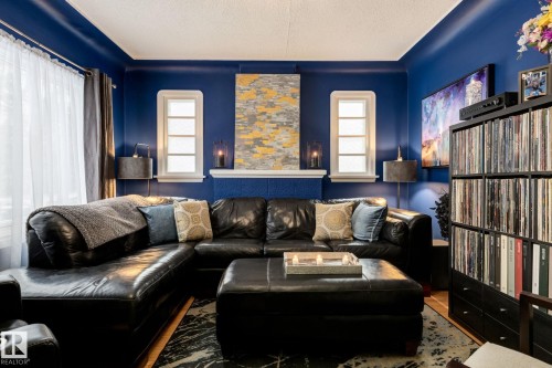 11844 96 Street, Edmonton, AB - Indoor Photo Showing Living Room