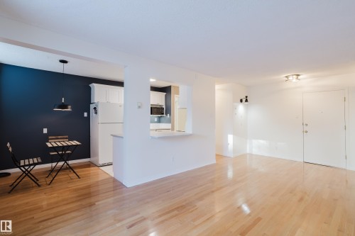 106 11217 103 Avenue, Edmonton, AB - Indoor Photo Showing Other Room