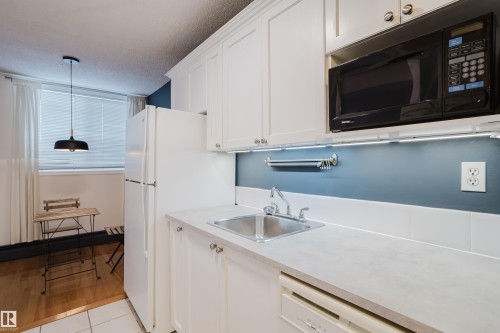 106 11217 103 Avenue, Edmonton, AB - Indoor Photo Showing Kitchen