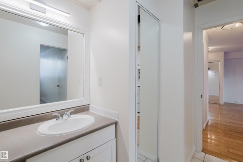 106 11217 103 Avenue, Edmonton, AB - Indoor Photo Showing Bathroom