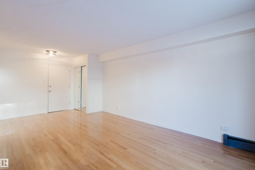 106 11217 103 Avenue, Edmonton, AB - Indoor Photo Showing Other Room
