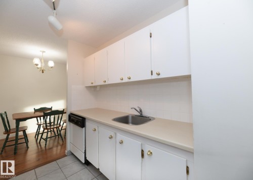 1202 9835 113 Street, Edmonton, AB - Indoor Photo Showing Kitchen