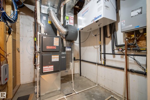 8803 Strathearn Drive, Edmonton, AB - Indoor Photo Showing Basement