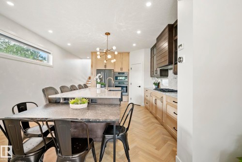 8803 Strathearn Drive, Edmonton, AB - Indoor Photo Showing Dining Room