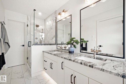 8803 Strathearn Drive, Edmonton, AB - Indoor Photo Showing Bathroom