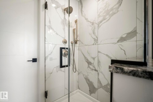 8803 Strathearn Drive, Edmonton, AB - Indoor Photo Showing Bathroom