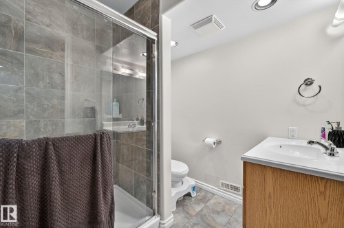 3 1920 Millwoods Road E, Edmonton, AB - Indoor Photo Showing Bathroom