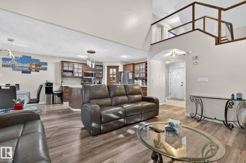 3 1920 Millwoods Road E, Edmonton, AB - Indoor Photo Showing Living Room