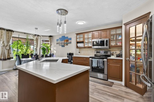 3 1920 Millwoods Road E, Edmonton, AB - Indoor Photo Showing Kitchen