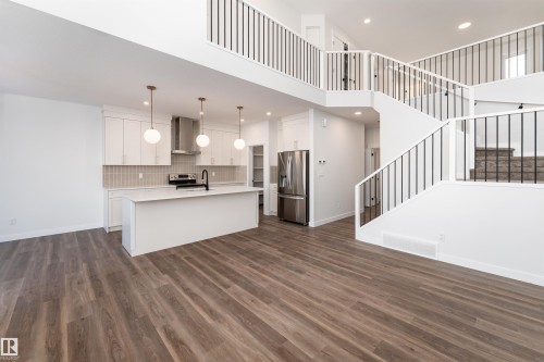 6 Tenuto Link, Spruce Grove, AB - Indoor Photo Showing Kitchen With Upgraded Kitchen