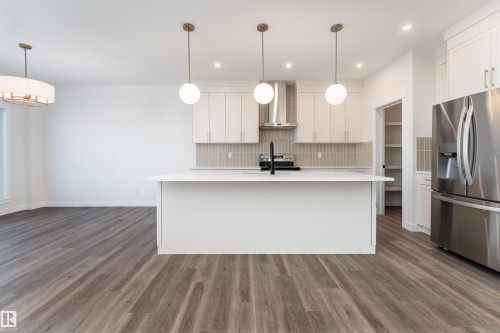 6 Tenuto Link, Spruce Grove, AB - Indoor Photo Showing Kitchen With Upgraded Kitchen