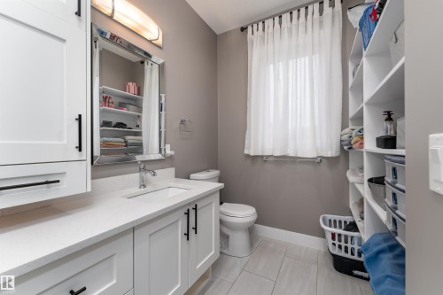10706 67 Avenue, Edmonton, AB - Indoor Photo Showing Bathroom