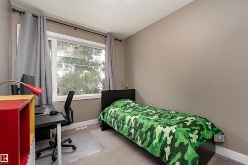 10706 67 Avenue, Edmonton, AB - Indoor Photo Showing Bedroom