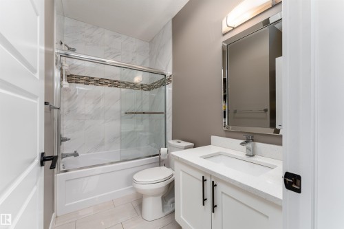 10706 67 Avenue, Edmonton, AB - Indoor Photo Showing Bathroom