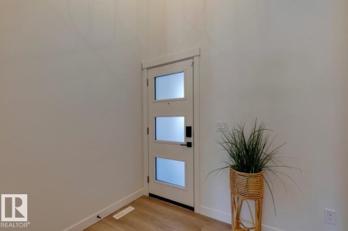 1530 Grant Way, Edmonton, AB - Indoor Photo Showing Other Room