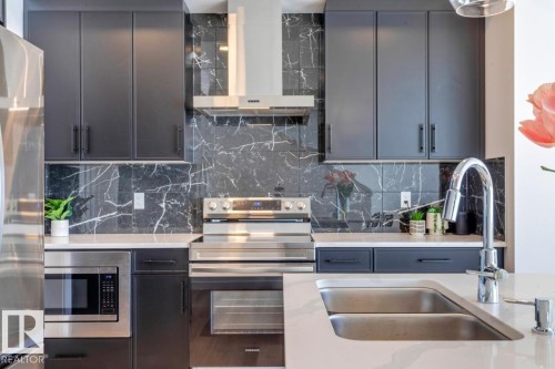 1530 Grant Way, Edmonton, AB - Indoor Photo Showing Kitchen With Double Sink With Upgraded Kitchen