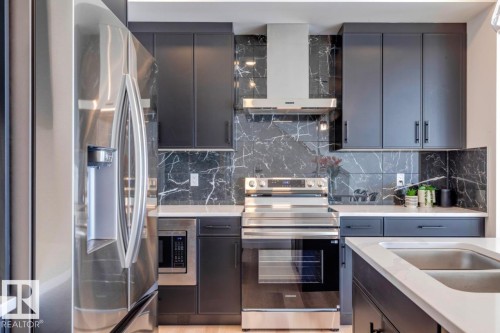 1530 Grant Way, Edmonton, AB - Indoor Photo Showing Kitchen With Double Sink
