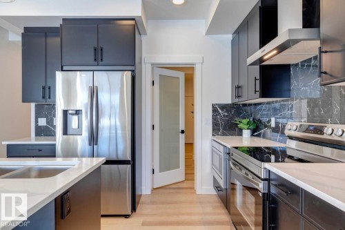 1530 Grant Way, Edmonton, AB - Indoor Photo Showing Kitchen With Upgraded Kitchen