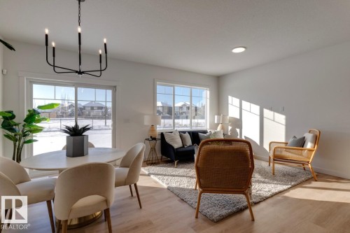 1530 Grant Way, Edmonton, AB - Indoor Photo Showing Living Room