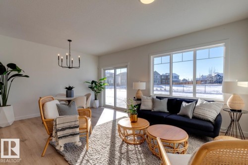 1530 Grant Way, Edmonton, AB - Indoor Photo Showing Living Room