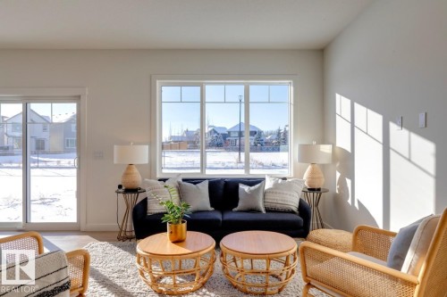1530 Grant Way, Edmonton, AB - Indoor Photo Showing Living Room
