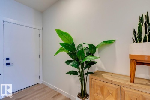 1530 Grant Way, Edmonton, AB - Indoor Photo Showing Other Room