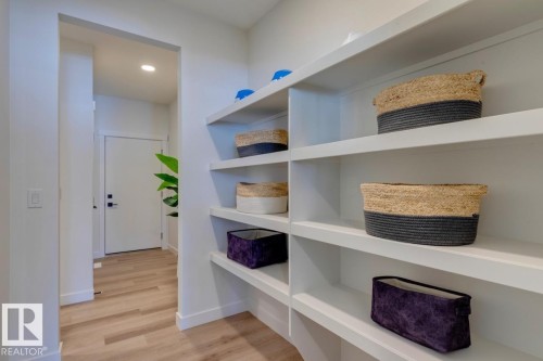1530 Grant Way, Edmonton, AB - Indoor Photo Showing Other Room