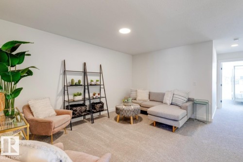 1530 Grant Way, Edmonton, AB - Indoor