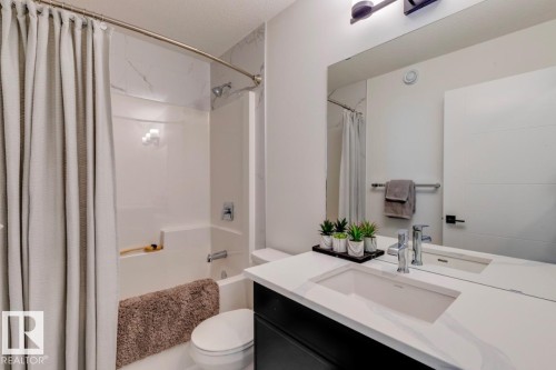 1530 Grant Way, Edmonton, AB - Indoor Photo Showing Bathroom