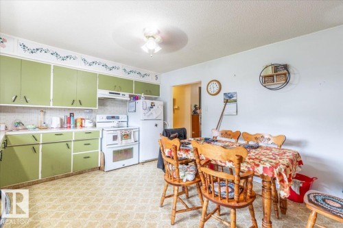 5116 52 St, Warburg, AB - Indoor Photo Showing Kitchen