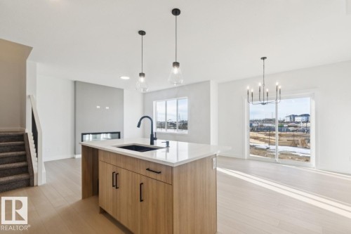 951 18 Avenue, Edmonton, AB - Indoor Photo Showing Kitchen With Upgraded Kitchen